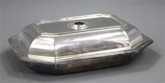 A 1930s silver entree dish and cover, by Atkin Brothers, Sheffield, 1933/1937, no handle, 53 oz.